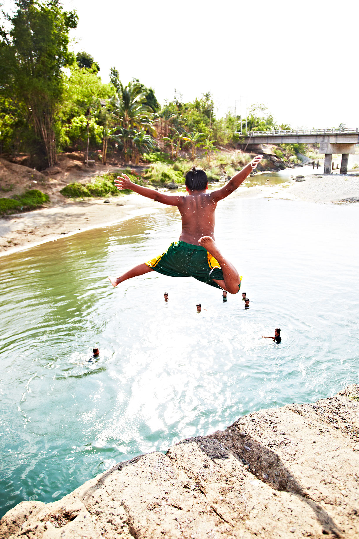 Diving_Kid_Philippines_River