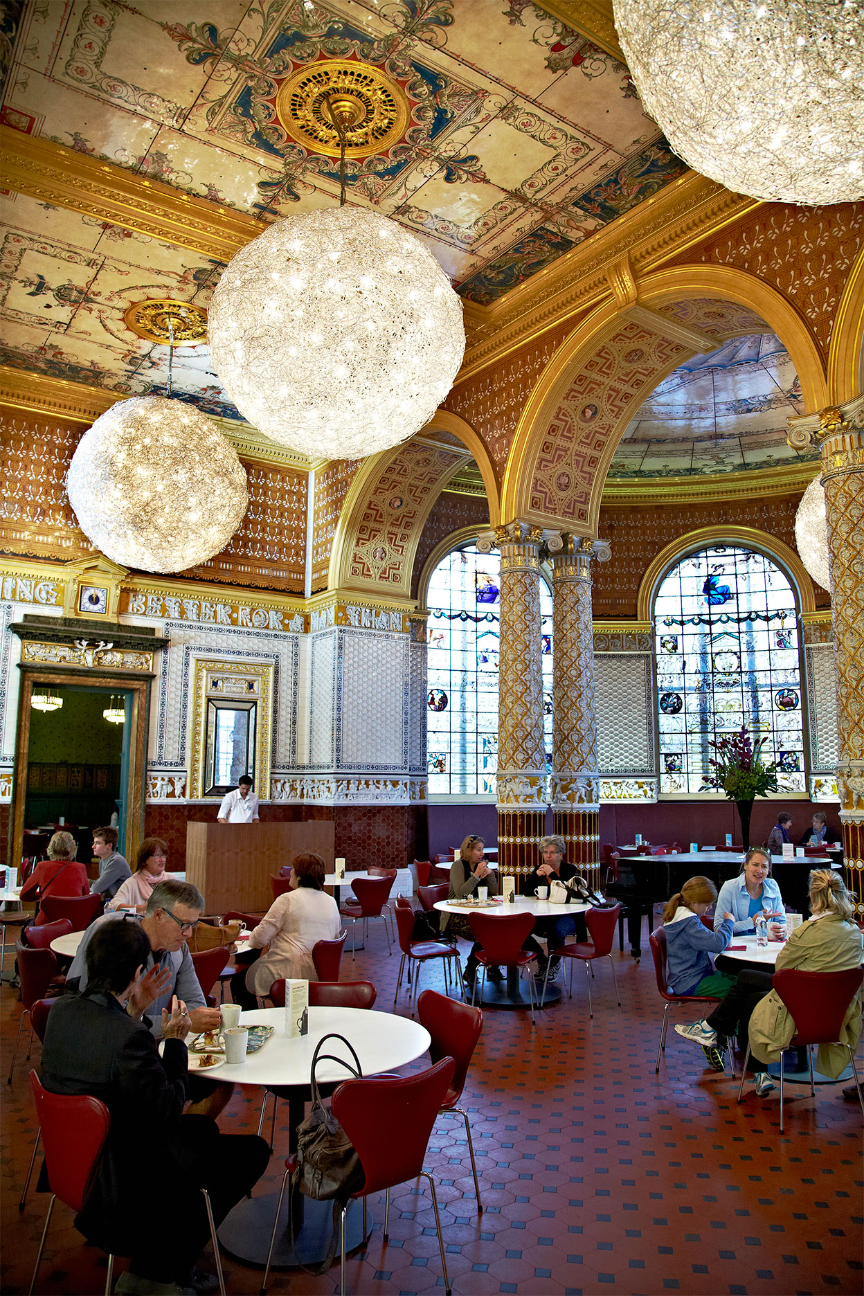 London_Victoria-and-albert_Restaurant