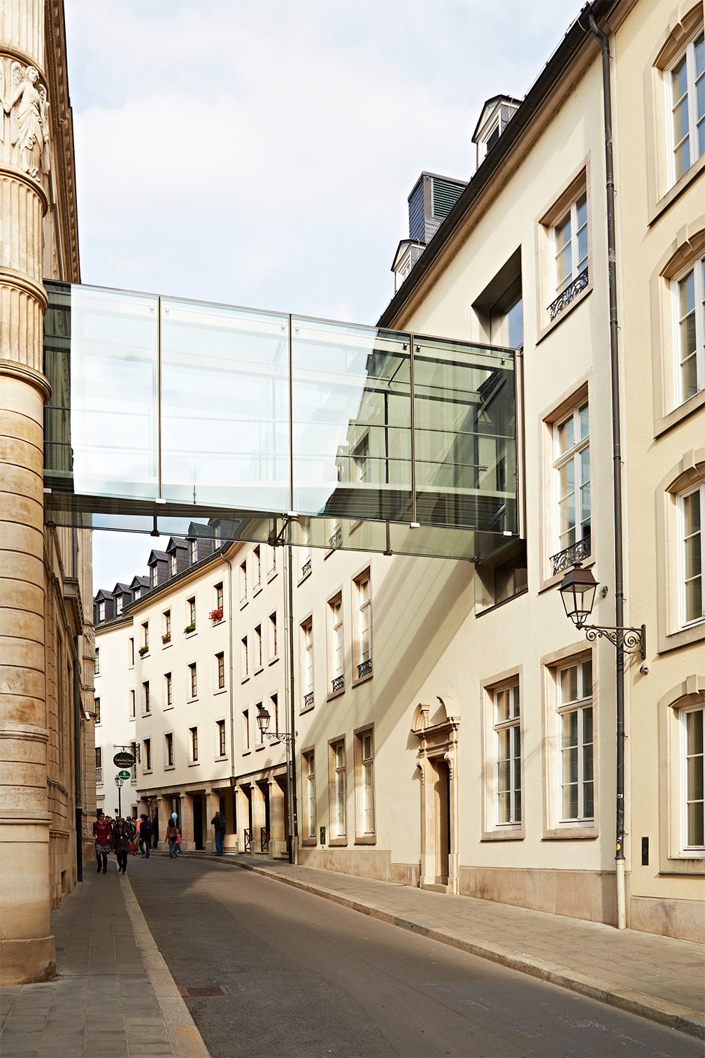 Luxombourg_Skybridge_Old-and-New-Building