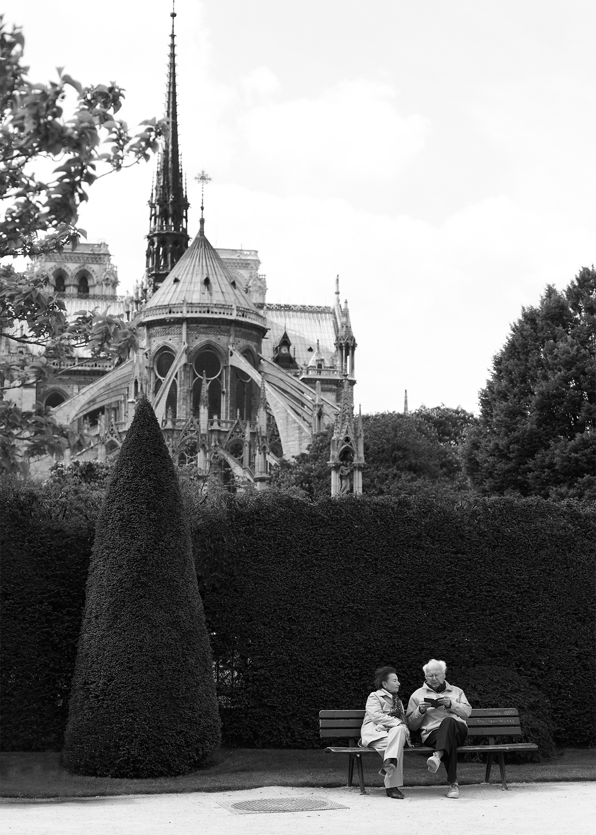 Paris_Notre-Dame_Old-Couple_Bench