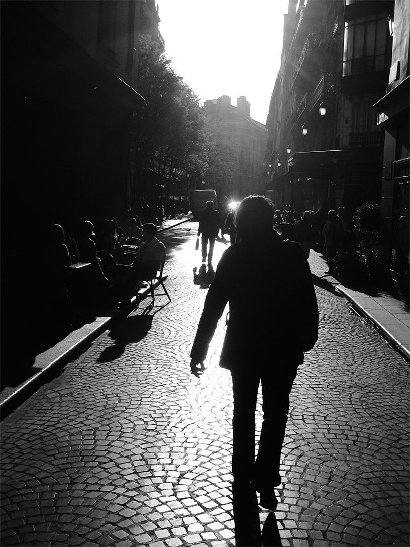 Paris_Silhouette_Woman_Walking
